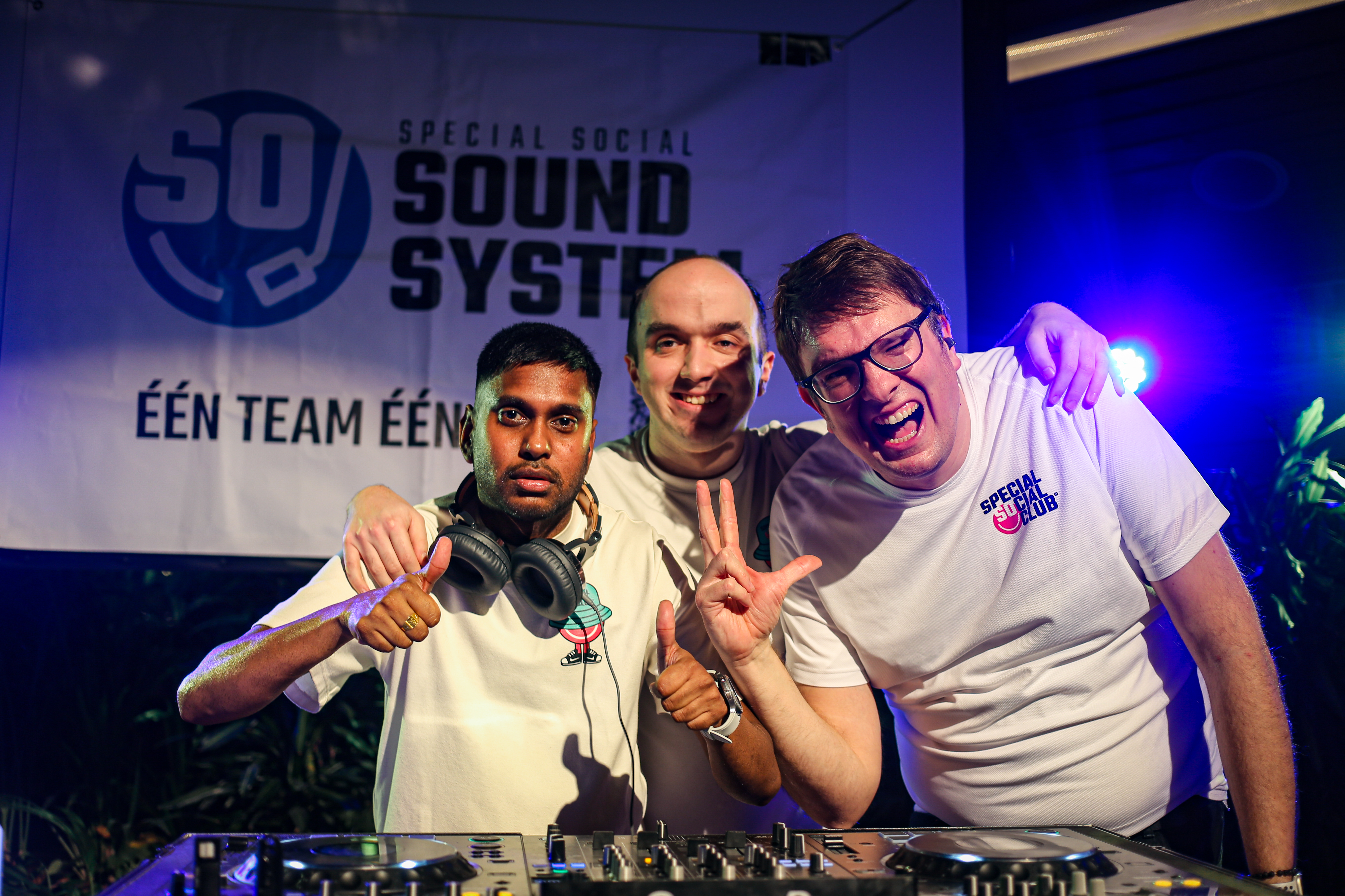 Support de Special Social Club en speel mee met Lot of Happiness